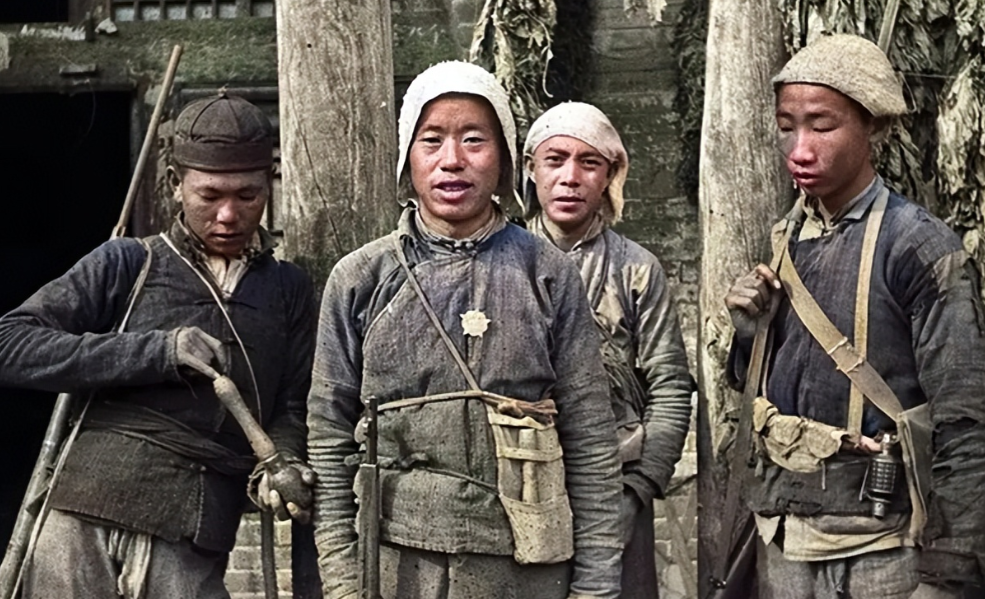 抗战时，侦察英雄刘锡琨到莱芜一个地主家借宿，家里只有地主婆和儿媳妇。结果睡到半夜