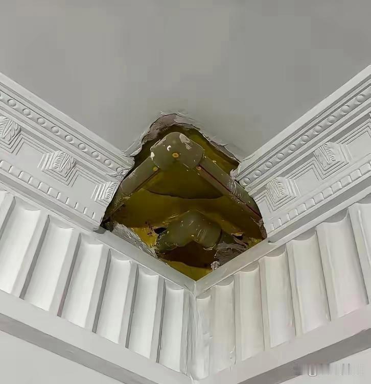 气死了啊！装修装到一半看见这一幕，现在该咋办！咋解决？
