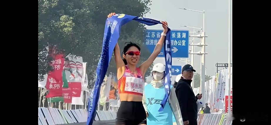 大家还记得这个在一次全马夺冠后接受采访中喊话自己的领导和同事不配合调休的“最快护