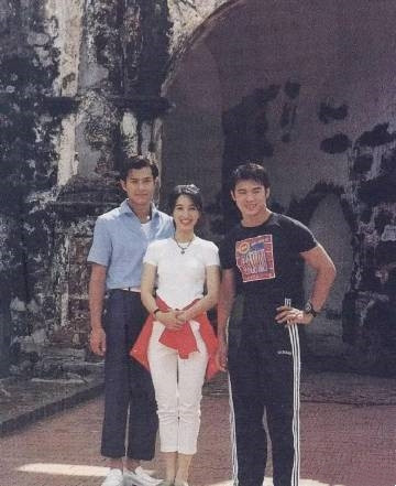 27年前的二张旧照，可以同时认出照片里三个人的话，估计现在也是儿孙满堂的人了