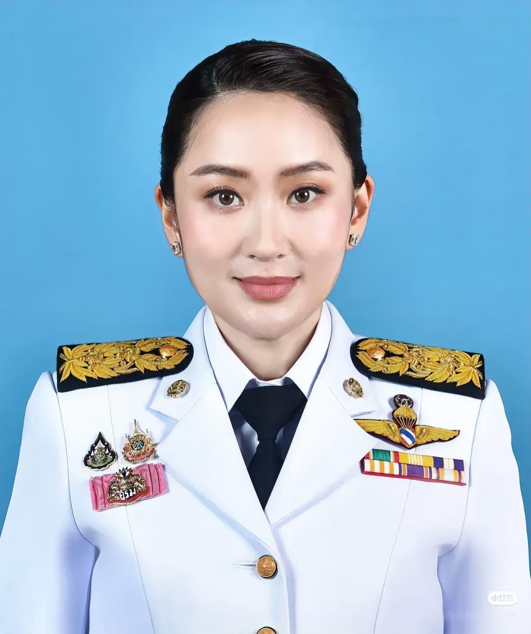 新消息泰国国王宣布了“扩大全方位合作”，哪是表态，分明是给中泰关系盖了章！