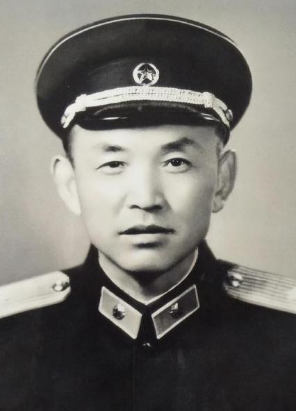 1951年，140师参谋长黎原因为打仗太厉害，资历却不够，军长为了提拔他，接连调