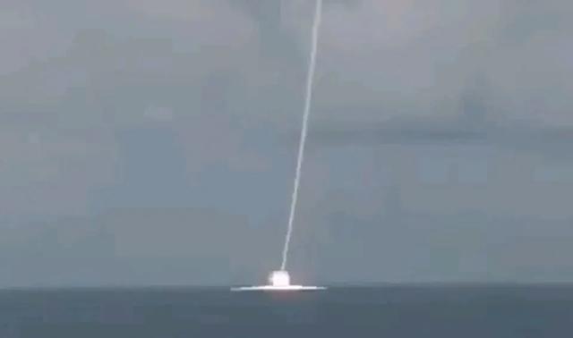 1月23日，据央视军事网站报道，近日，中国海军052D导弹驱逐舰唐山舰在南非举行