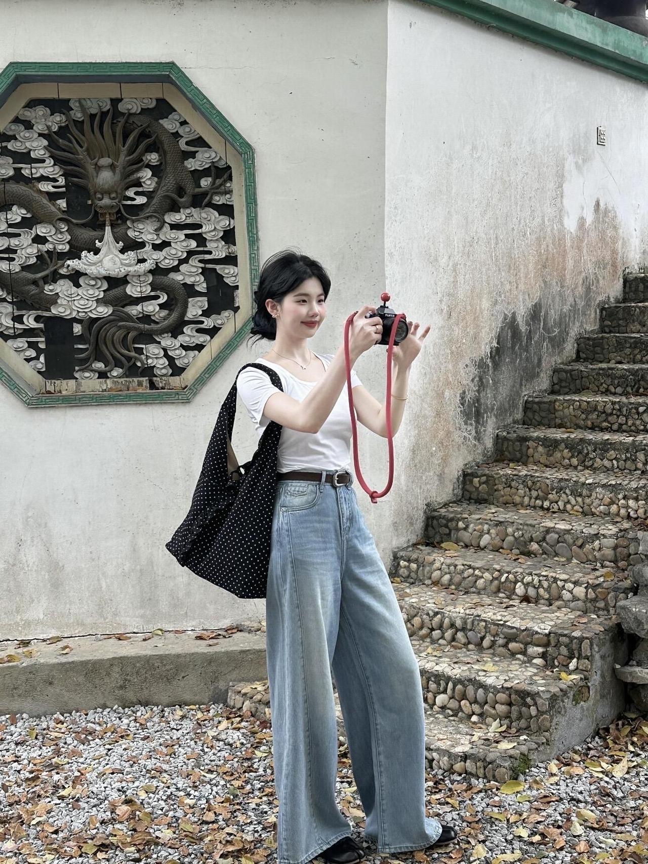 太喜欢这位小姐的穿衣风格了，温柔又气质！松弛随性的韩系穿搭被她拿捏得恰到好处，