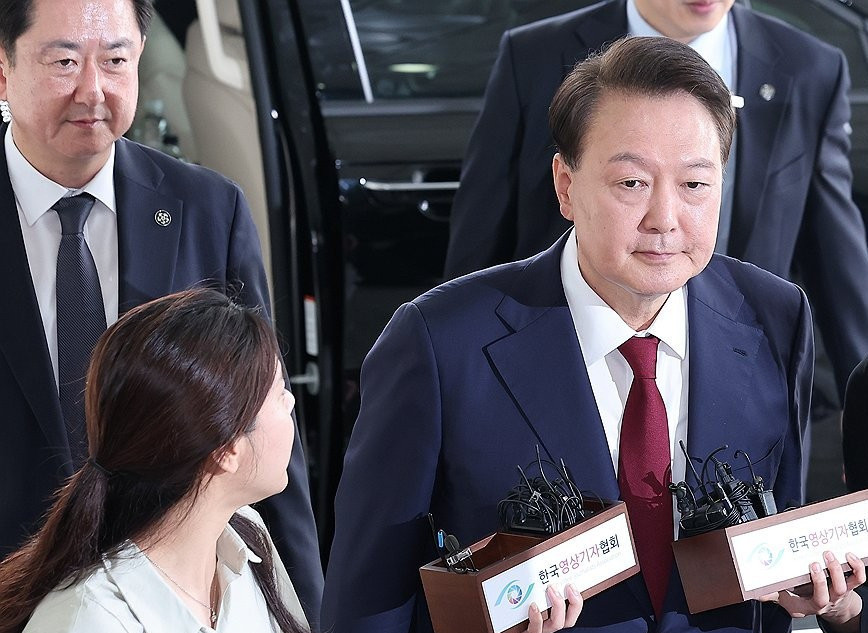 韩国前总统喊冤：我肝不行了啥？韩国前总统被抓了，还说自己