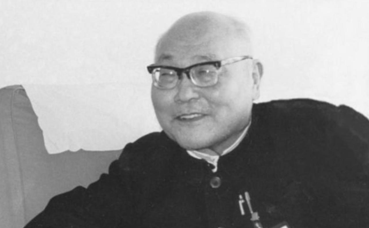 上世纪60年代，那些人冲进参事室原参事孙铭九家里，翻出了一张他汪伪时期的照片。当