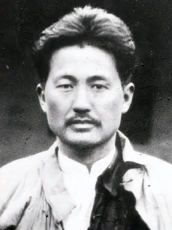 77年73岁的黄维来到方志敏墓前，失声痛哭道：方大哥我对不起您1975年3月，被