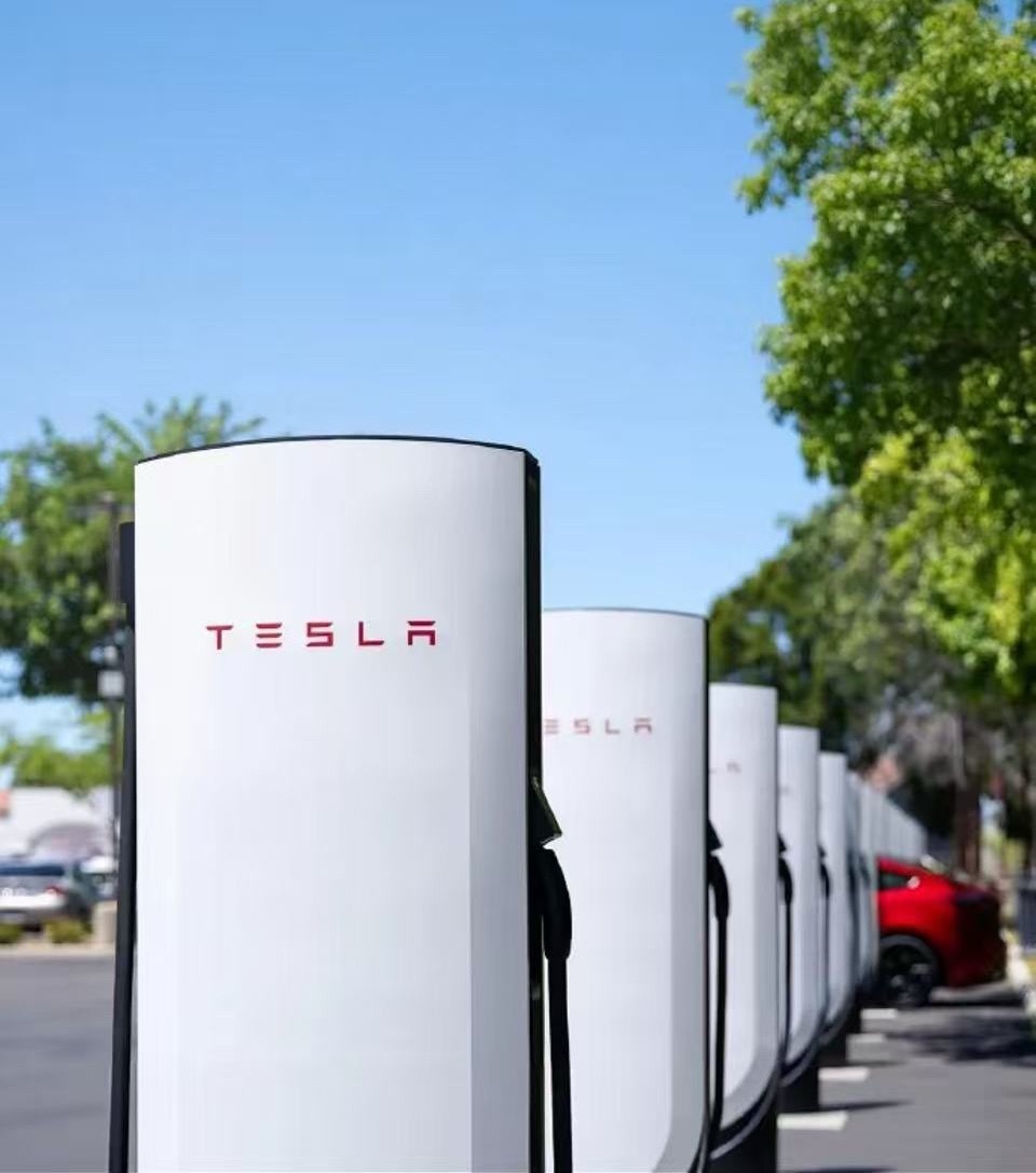 特斯拉日前，特斯拉公布2026年第二季度充电成绩单。数据显示，特斯拉全球超充桩