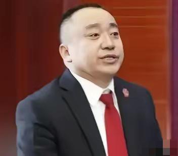 最该守护公平的岗位，更容不得半点私心和越界，一旦失德，伤害的就是所有人对公平的信