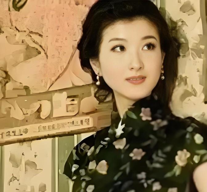 1935年，一妓女恳求37岁张伯驹：“带我走吧！我还是清白之身！”张伯驹递给老鸨