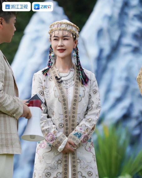 一生为新疆！摔下马也不怕！贺娇龙太拼了！贺娇龙这份拼劲是骨子里的