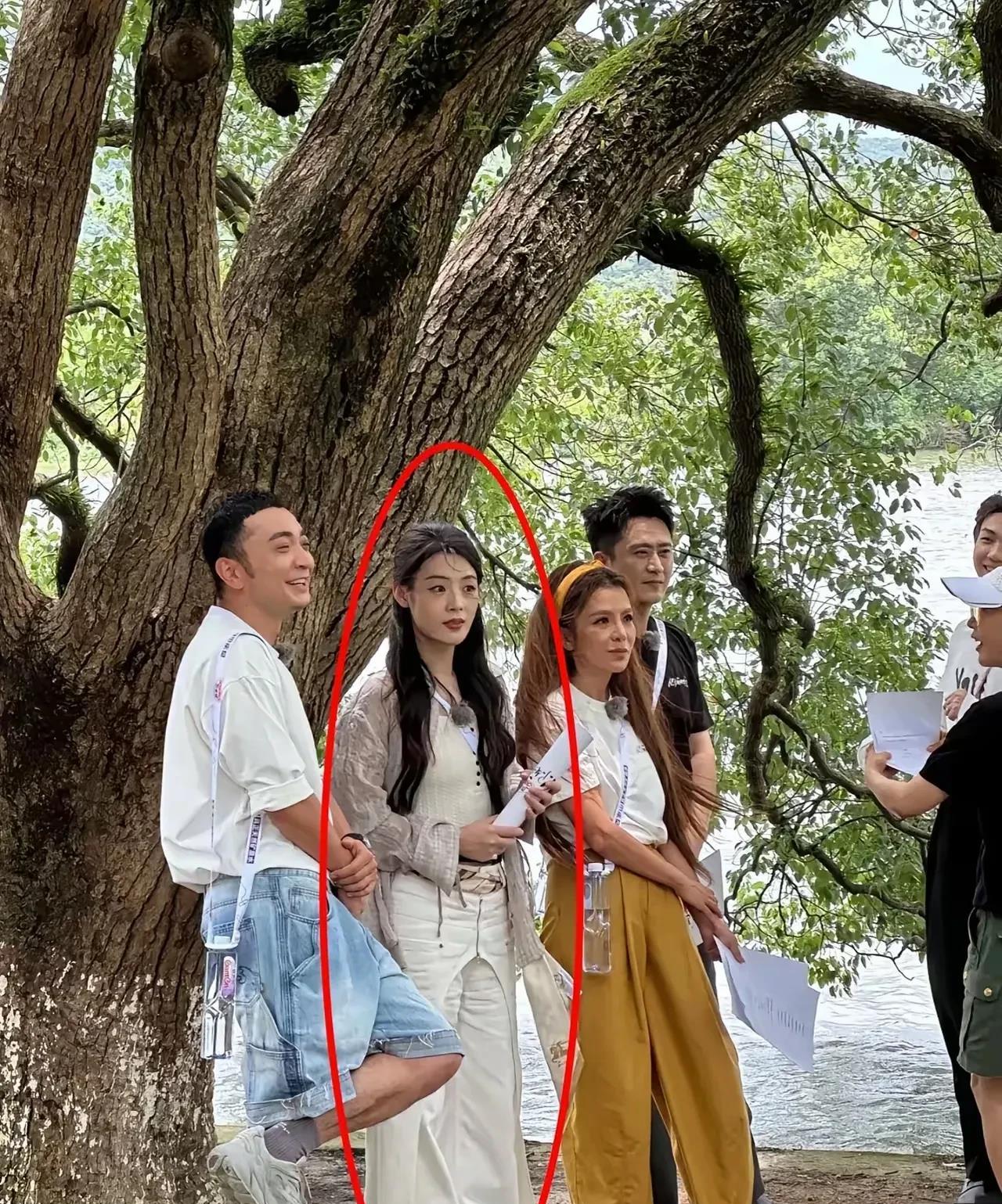 气质真好，我是个女的，都喜欢这样的女生