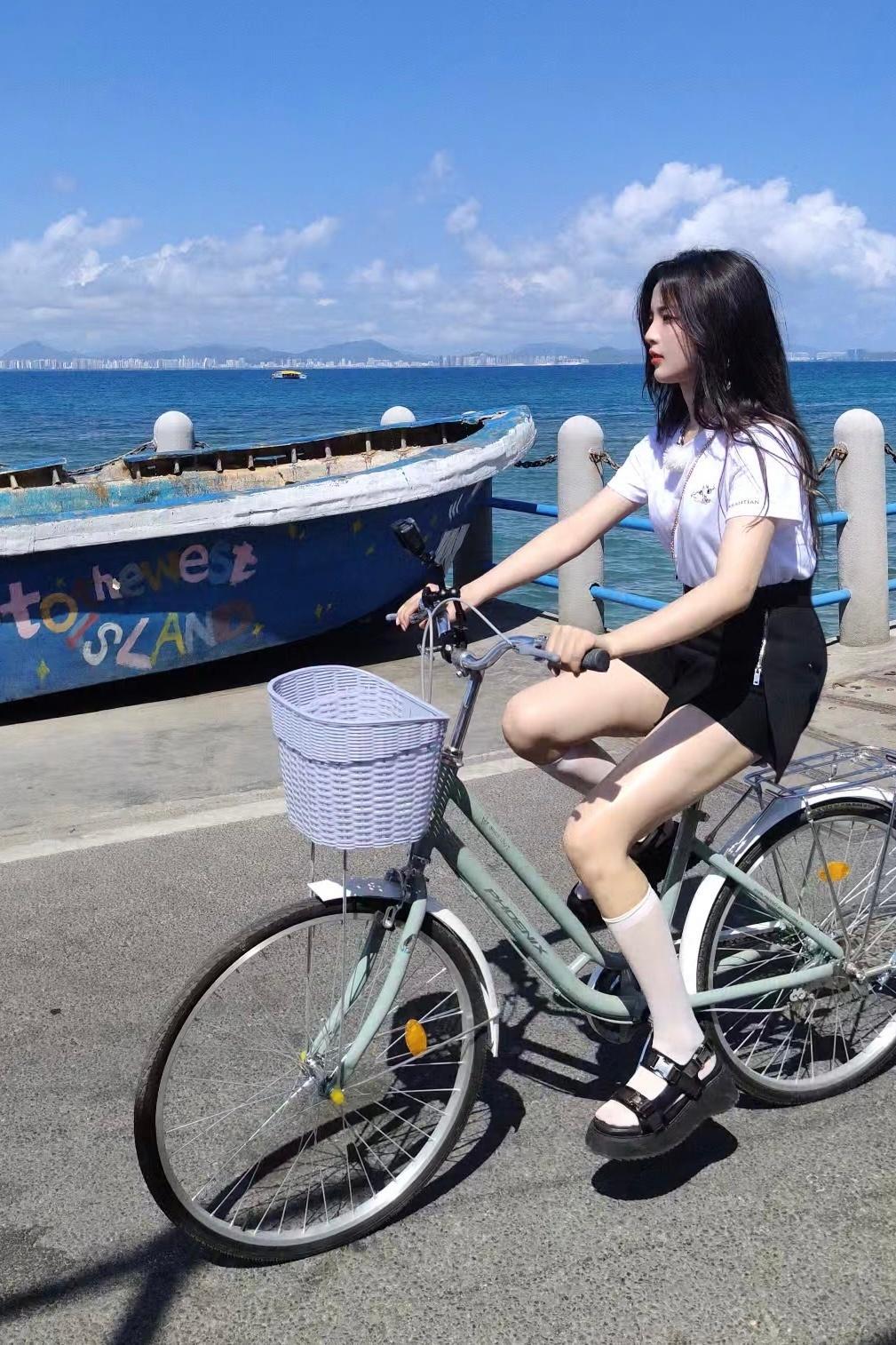 杨超越白袜少女​​​