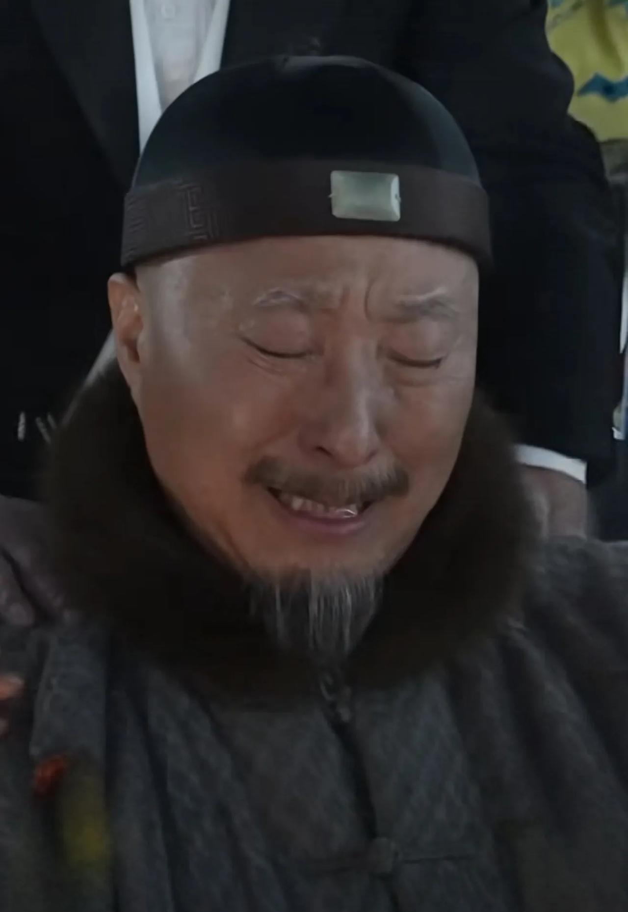 我觉得，电影《戏台》中的“侯班主”实际上就是陈佩斯自己。在近二十