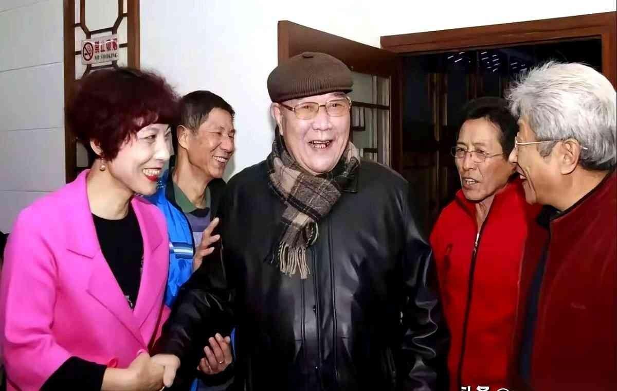 郭德纲请杨威上纲丝节了。这事儿真不是请个人那么简单。杨威是尹笑声的徒弟，