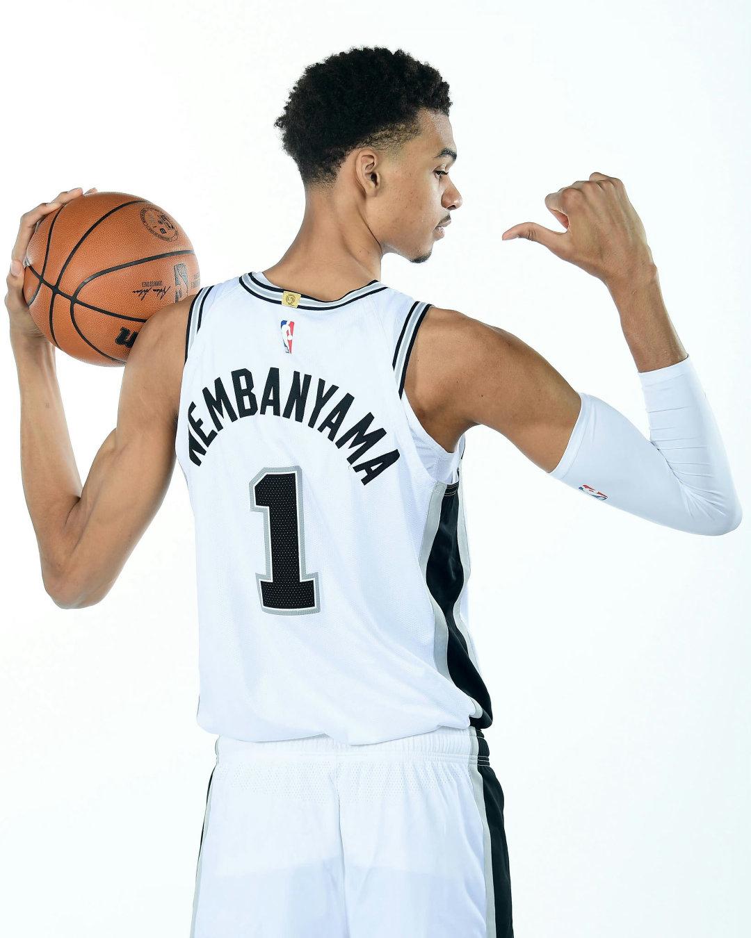 文班亚马，这赛季MVP的最大黑马！——场均只出战29分钟——轰下24.3分