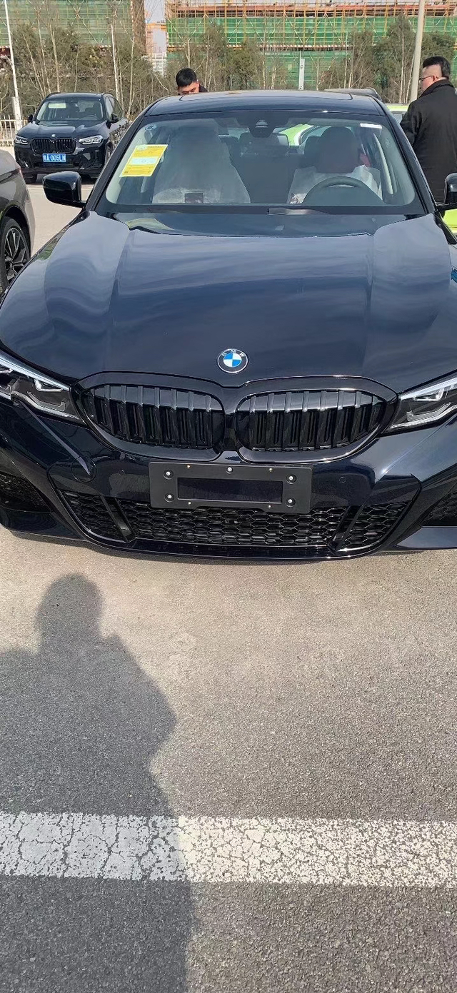 宝马3系顿挫感其实刚开始还差点以为宝马网上很多都说刹车点头什么的，我很担心，因