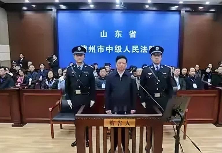 广州中院这判决一出来，舆论就炸了。安徽光智科技走私稀土出口，主犯刘留判了十年，罚