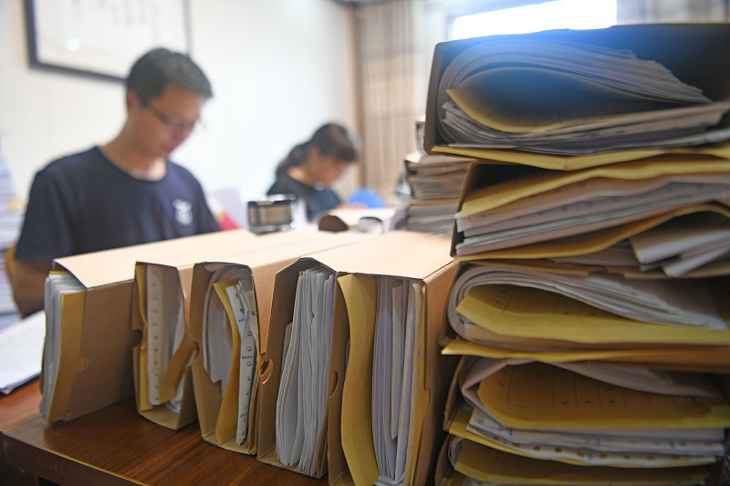 据司法系统统计，失信被执行人已达八百万人。实际情况肯定更多，还有许多案件纠纷还没有进入法院的执行阶段