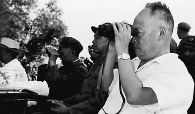1948年底，刘伯承和陈毅到达西柏坡。当晚，伟人就对陈毅说，上海解放了，你就去当