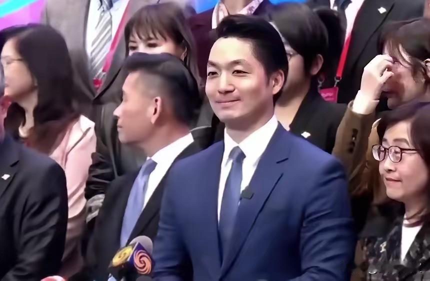 新一轮的“围台”军演要来了，蒋万安幸亏昨天快速参加双城论坛就从上海飞回了台北，要