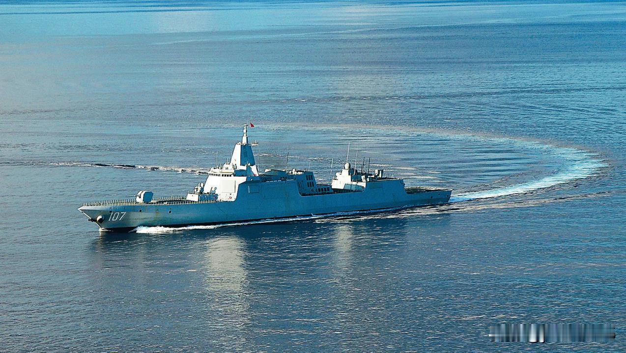中美战舰的差距：遵义舰一年航行5万海里为什么没有锈迹斑斑？隶属于南部战区海军的