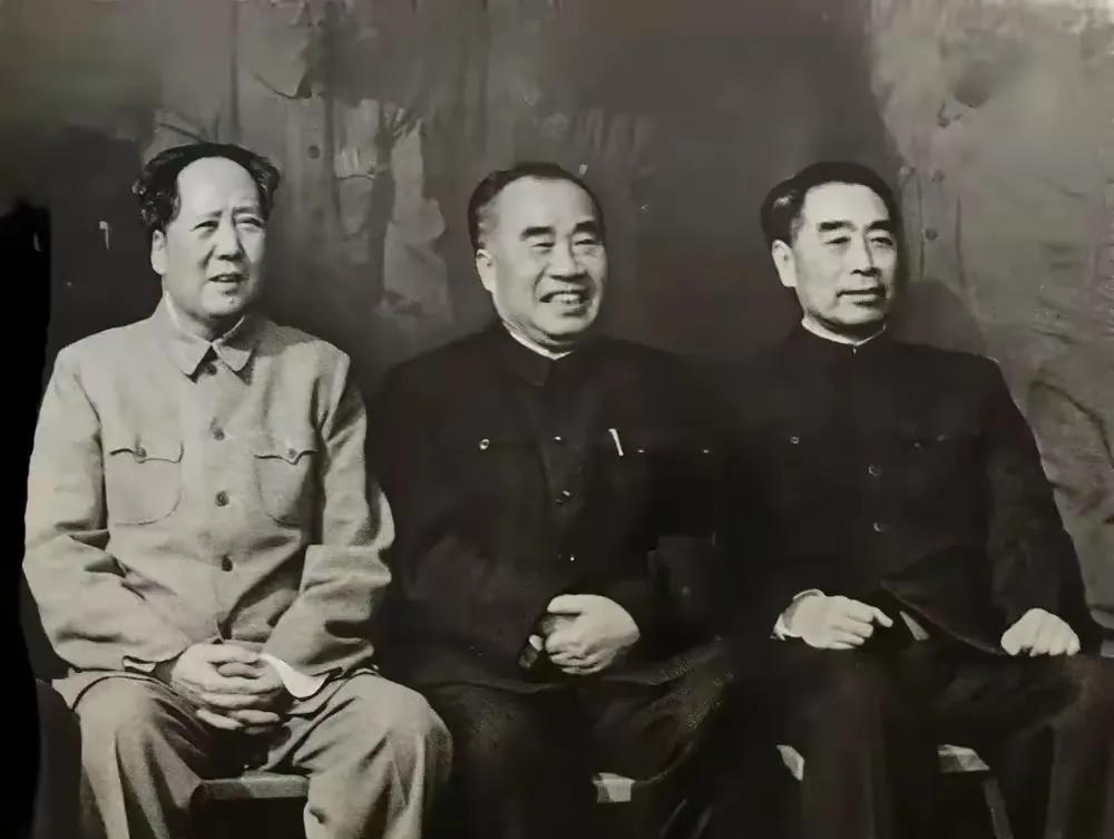 只有心底有大善大爱大美的人，只有心底是真正趋善的人，才会认为建立公有制是大爱、有