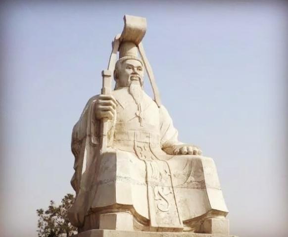 春秋时期的第一位霸主:郑庄公到底是个怎样的人?提起春秋霸主，多数人先想到齐桓