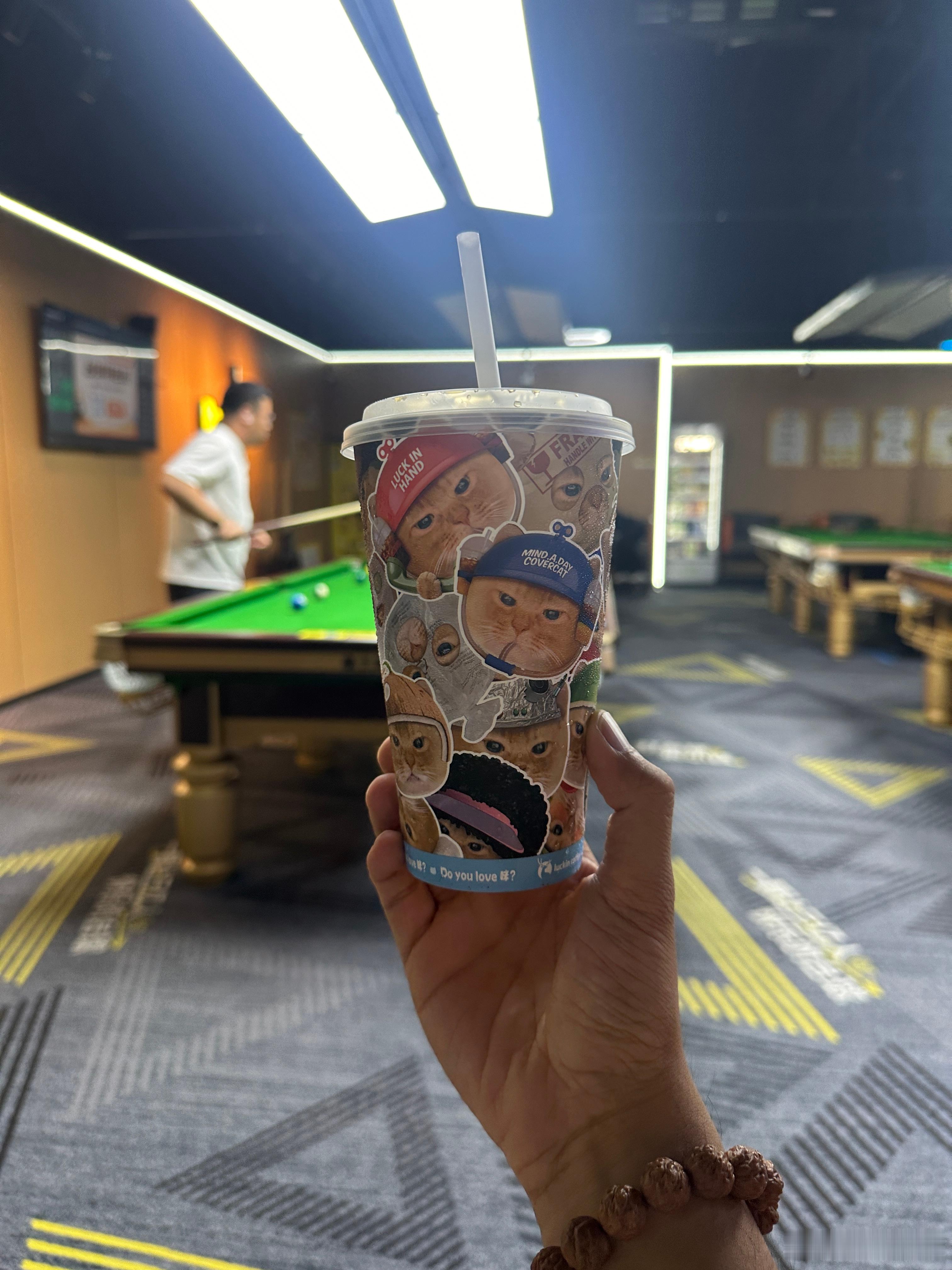 已然迟到了那就放轻松😌那先来捅咕两杆吧～这周瑞幸猫咪也太可爱了猫咪来喽🐈