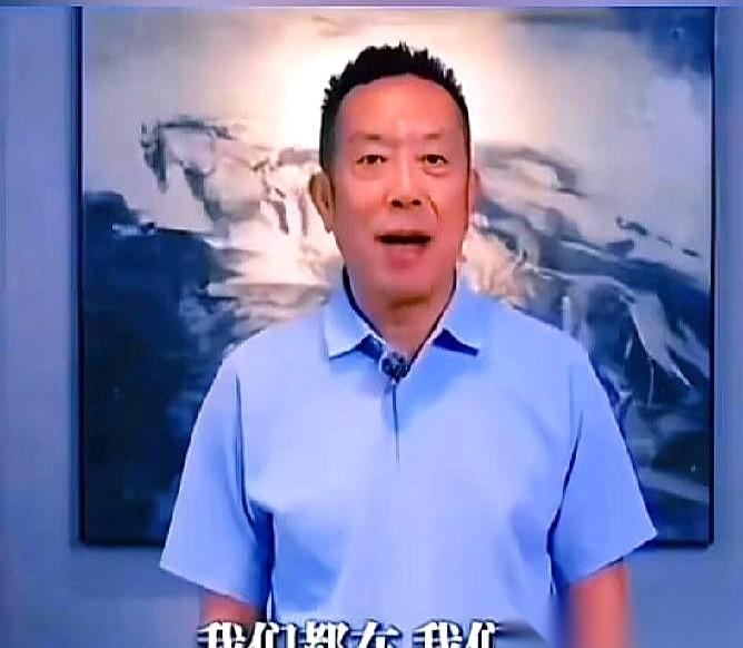 “我们都在，我们还在。”我第一次听见这口号，还以为是哪个黑帮电影的台词。一群