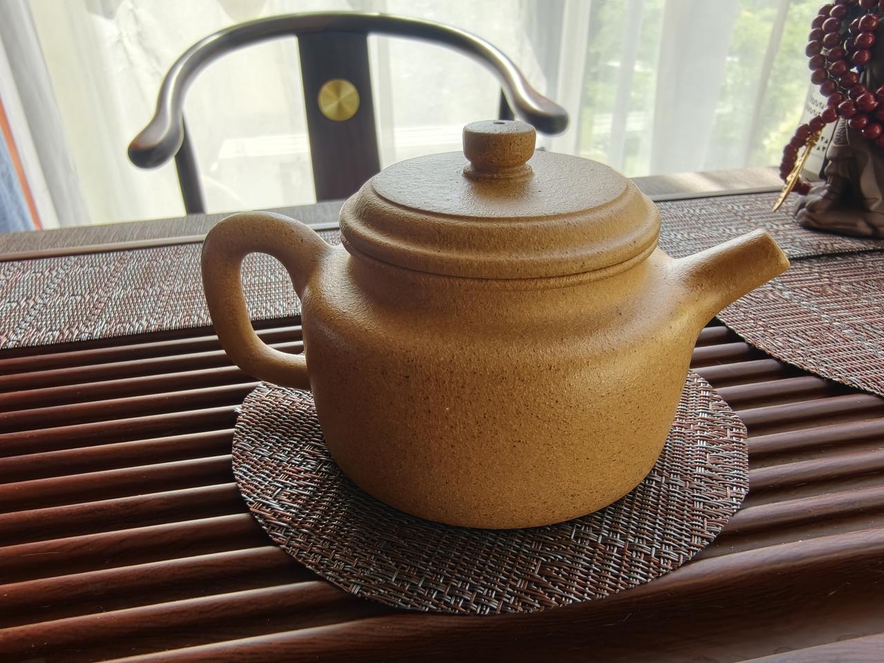 各位壶友高手们，帮忙看一下这个黄金段德钟正经吗？主要是看泥料，这个泥料我不太