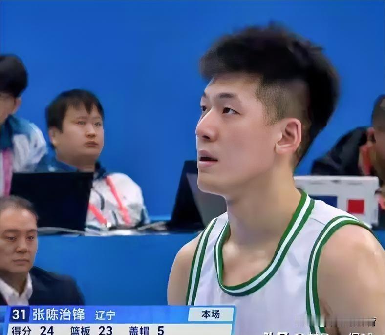 张陈志峰完成蜕变，徐昕止步不前，看过全运会两位年轻中锋的表现，才明白杜峰不用徐昕