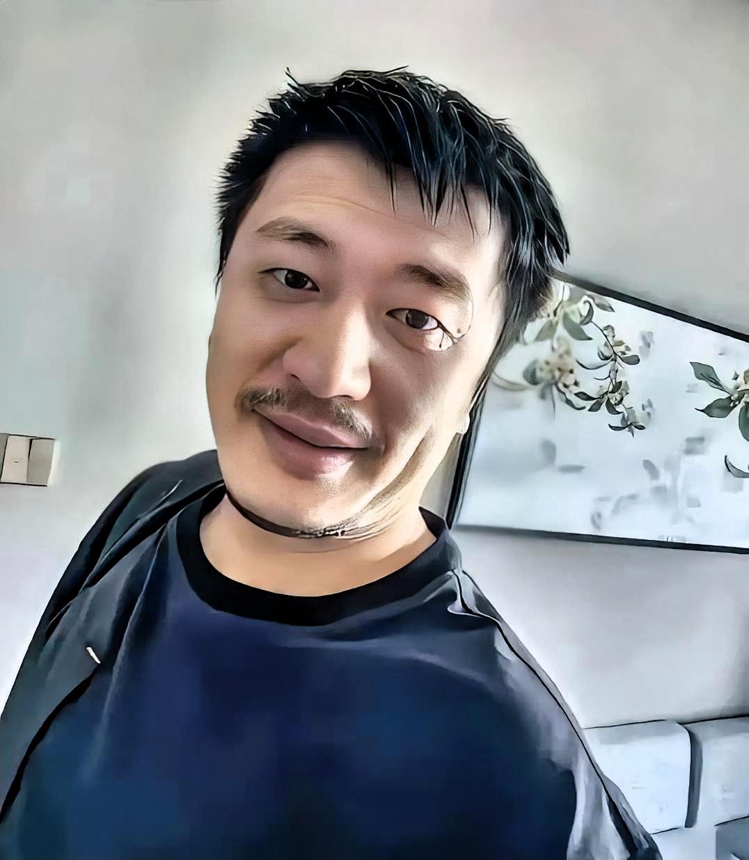 有人说张雪峰去世了？查了他这些年的捐款，看完真的让人沉默。不是什么惊天动地的大新