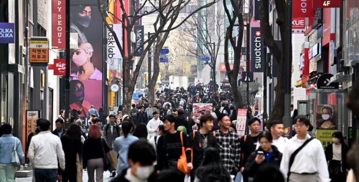 最近韩国和日本传来两个消息，放在一起看，挺有意思的。先说日本那边，2月份中