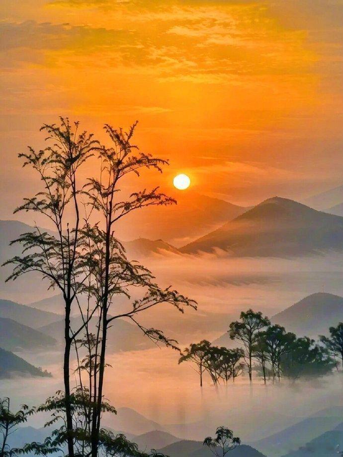 朝晖漫染层峦，云海共赴山河～寻美中国