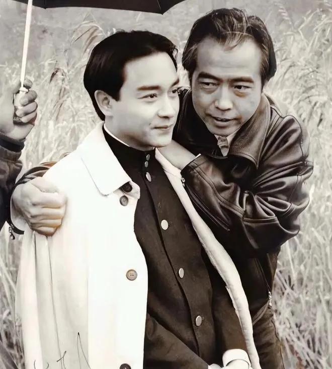 2010年，张丰毅透露：“在拍摄《霸王别姬》时，大家都躲着张国荣，觉得很丢人因为