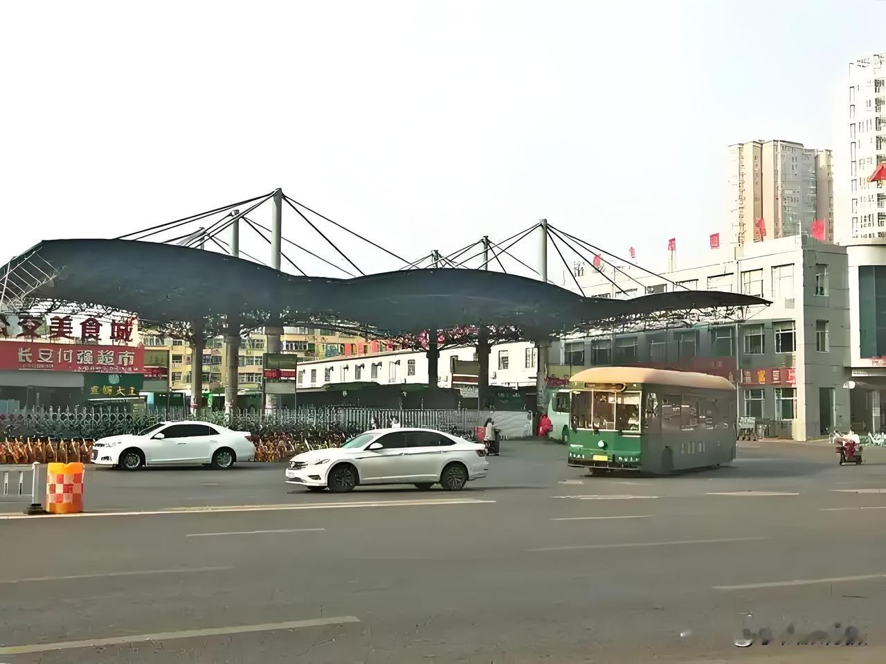 再见了石家庄谈固汽车站！从最初的路边站，发展到固定汽车站，再到公交枢纽！现在也完