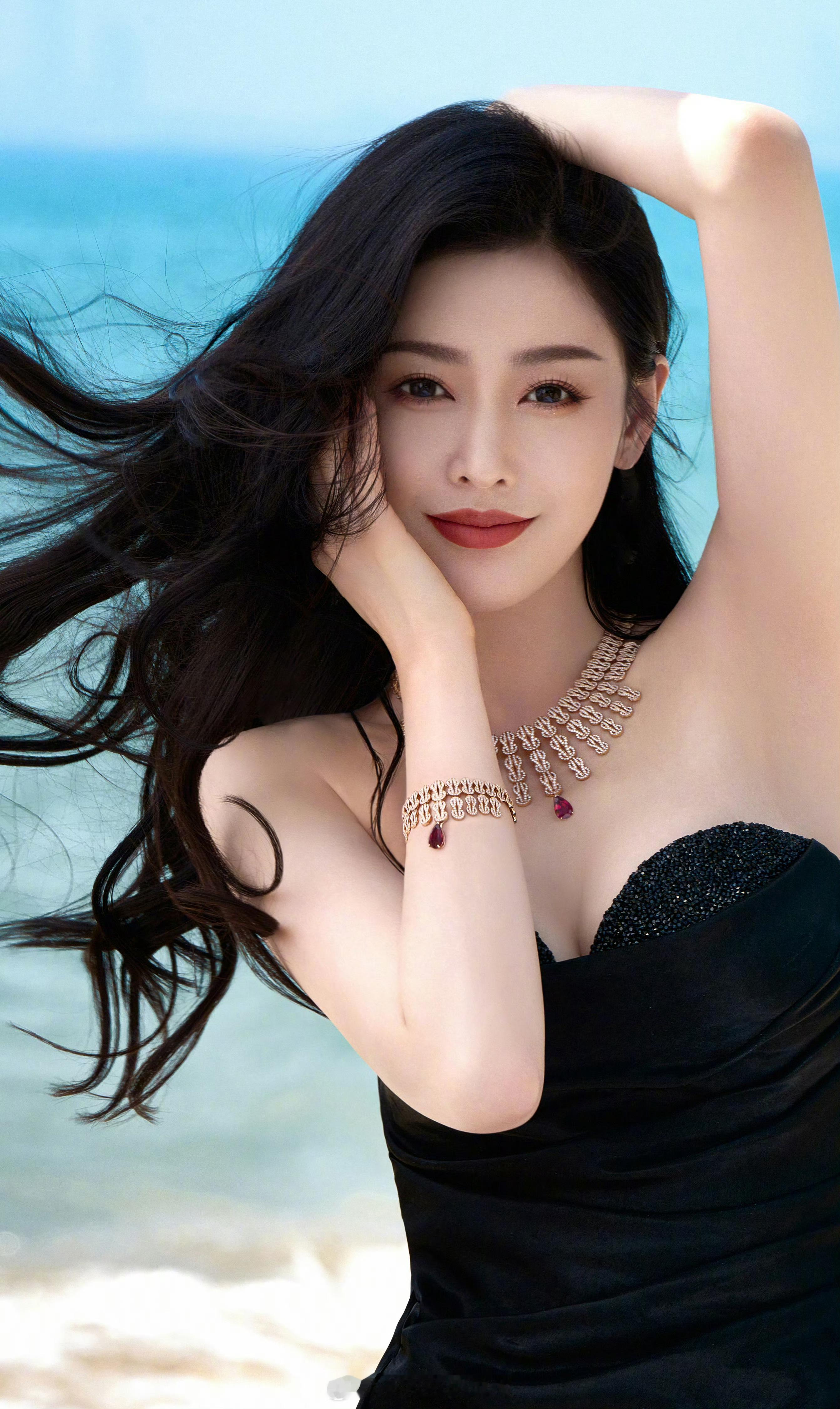 张天爱1028生日快乐越来越美的张天爱祝小爱生日快乐🥂​​​