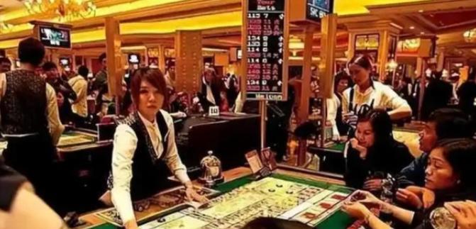 澳门有趣的地方在于：如果你在赌场赢了2000万，想要转身离开，当然可以，但是在离
