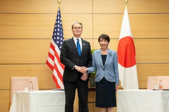 5月13日，美财长贝森特发文写道：“由于总统特朗普和高市早苗首相之间牢固的纽带，