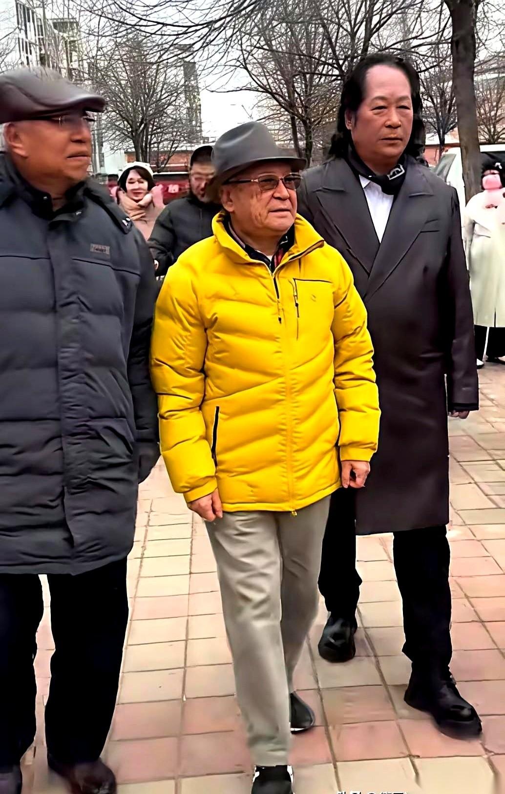 一个86岁的老爷子，精神头好着呢。结果你猜怎么着？被一句话给气着了，公开喊话