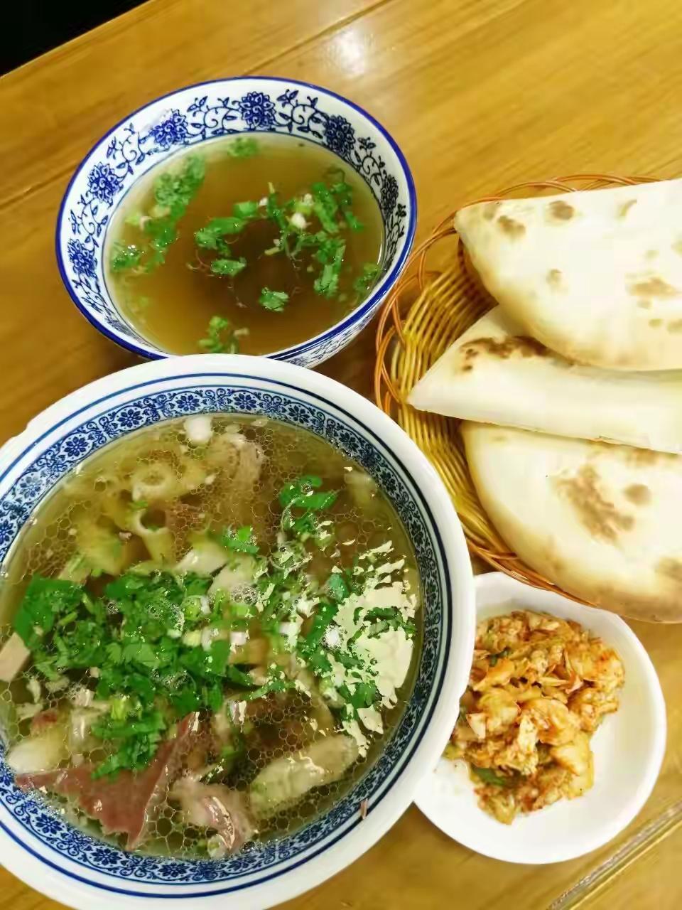 澄城水盆羊肉比羊肉泡馍更有滋味！我喜欢吃羊肉泡馍，但又忌讳味道太咸，因为我是一个
