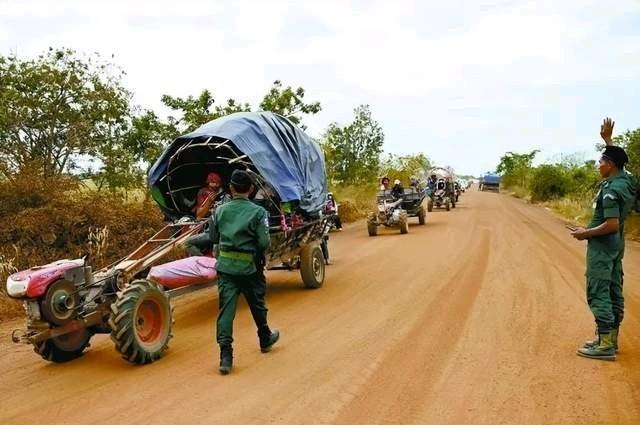 泰柬冲突激战5天！泰国三军合围，中国手握停火钥匙却按兵不动？泰柬边境冲突已