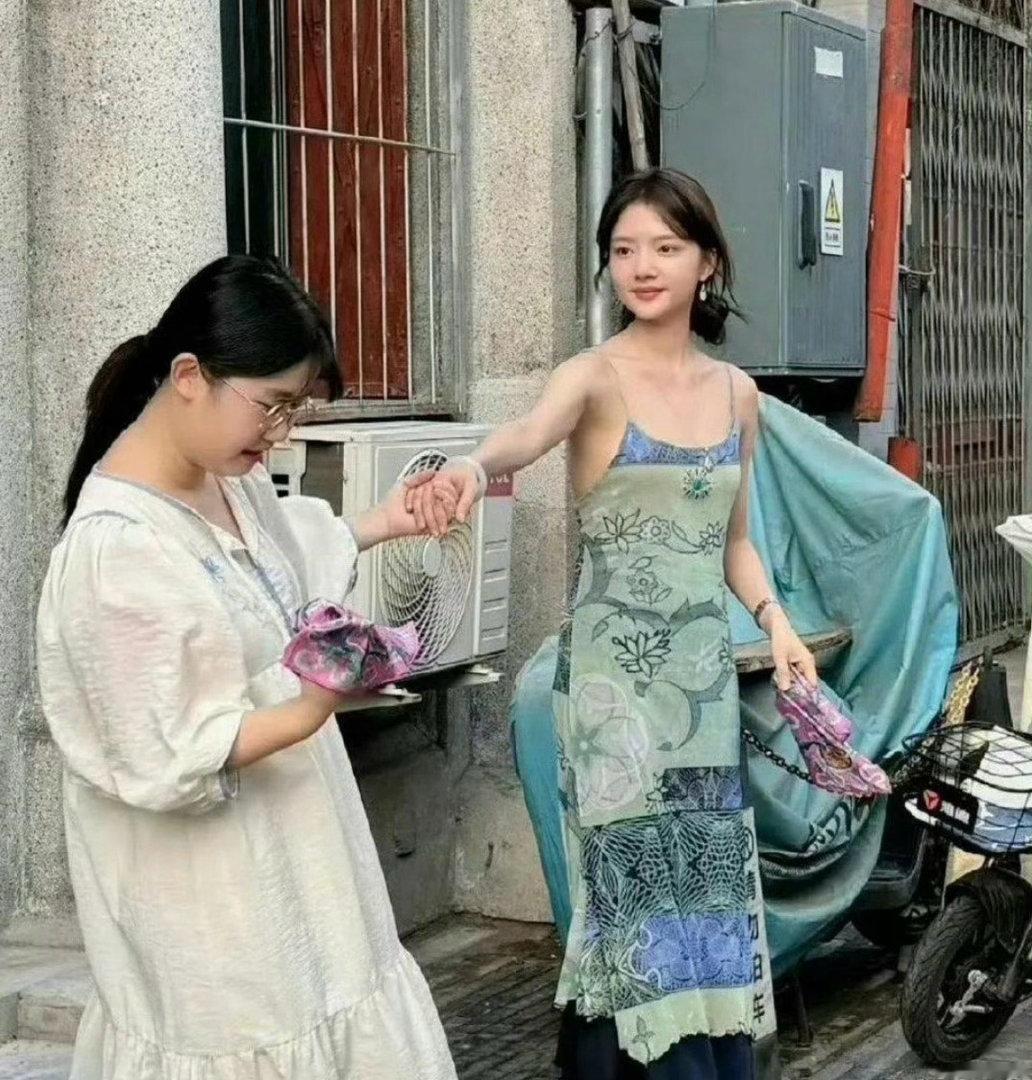 任敏在普通镜头下也显得很出众，一点也不普通