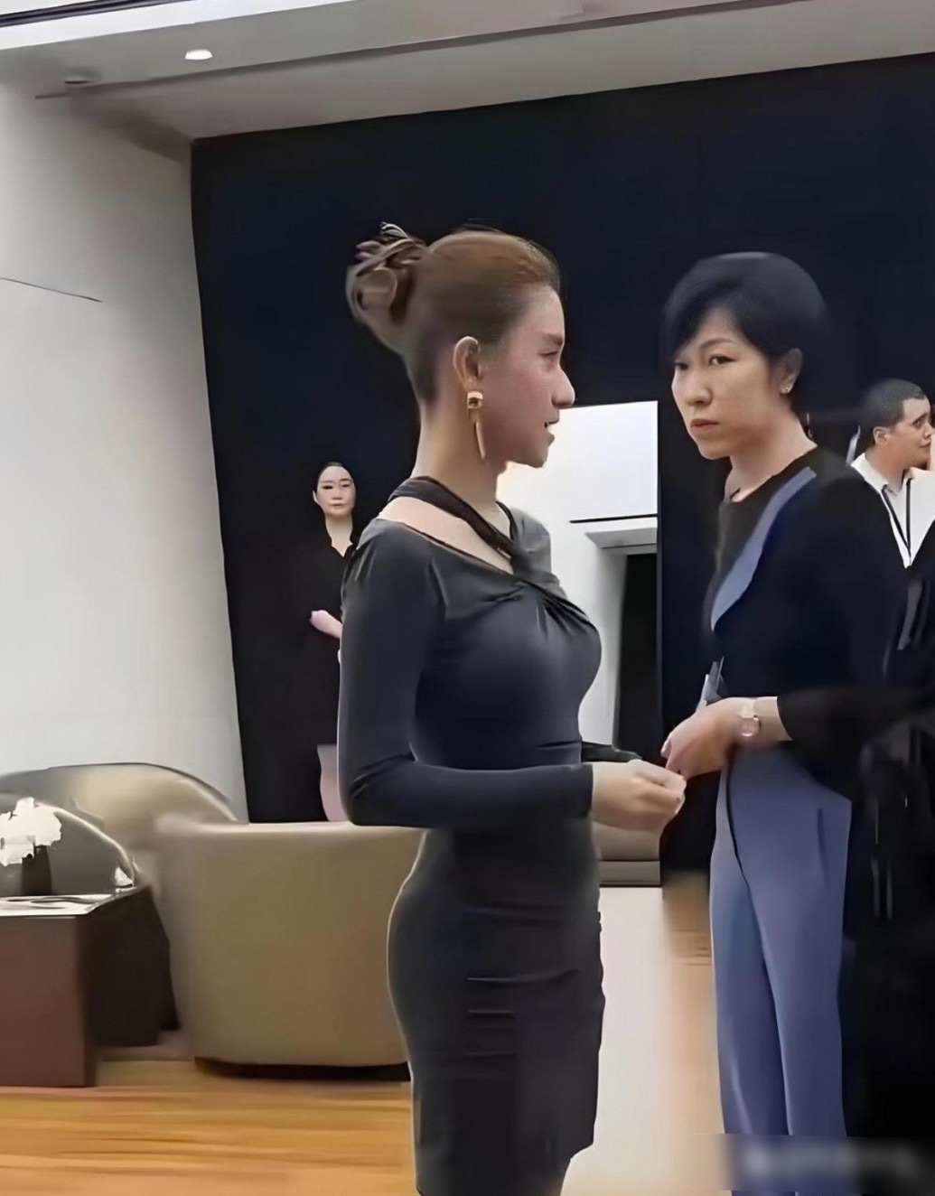 何超莲真人就长这样，没网上传的那么美