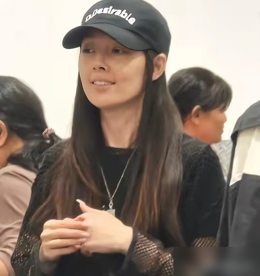 那个美到发光的南湘，终究还是变成了满脸疲态的豪门媳妇。今年短短几个月，郭碧婷接连在西双版纳和珠海超市