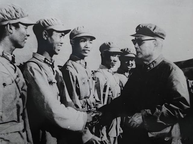太震撼！13岁小兵临危受命，独扛27吨炮弹护送重任，全程惊心动魄1971年