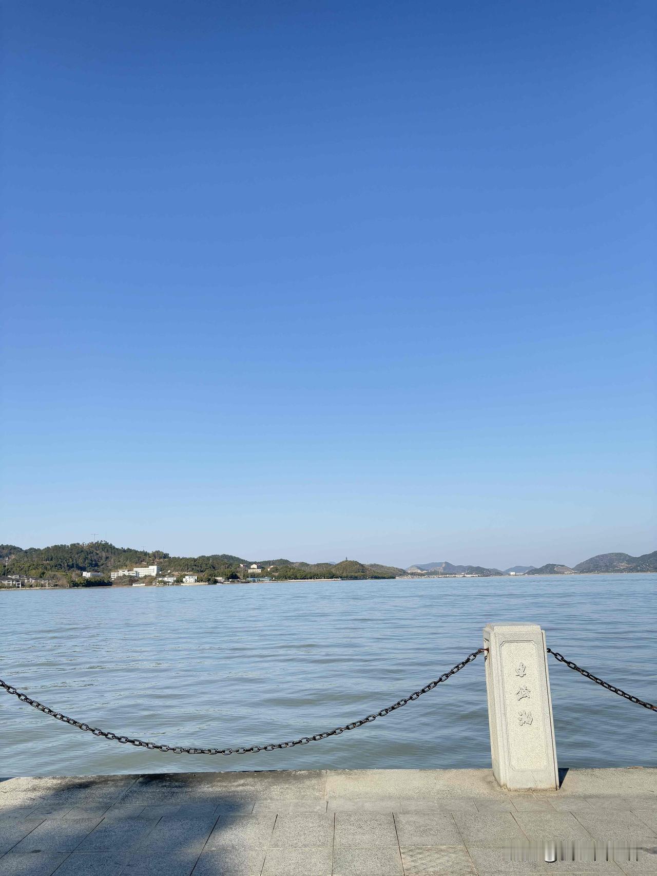 我隔壁邻居女子，因为不信社保，硬是28年没交社保，每个月给自己攒了1500块，攒