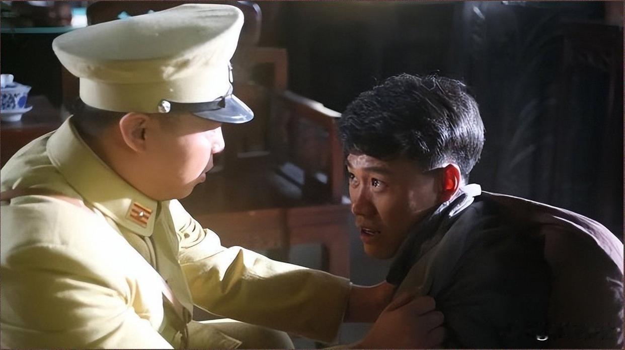 1943年审讯现场突发一幕！70岁老母一句狠话，逼汉奸儿子当场弃鞭收手19
