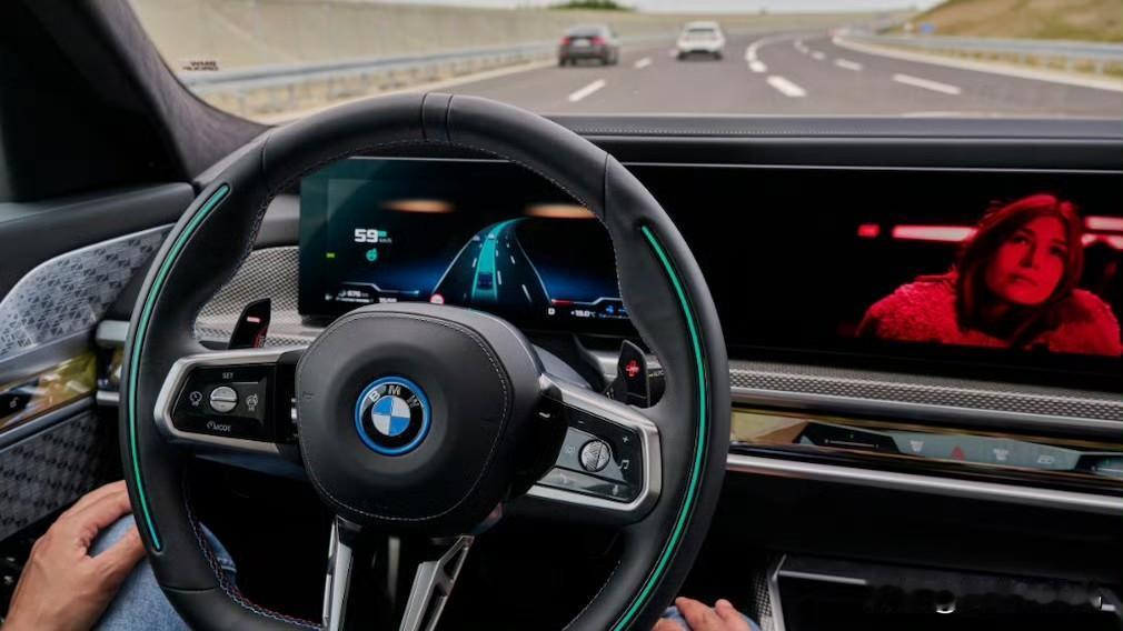 现在宝马的缺点不在于智驾与不智驾，而在于外观。以前的宝马，尤其是经典的“双肾